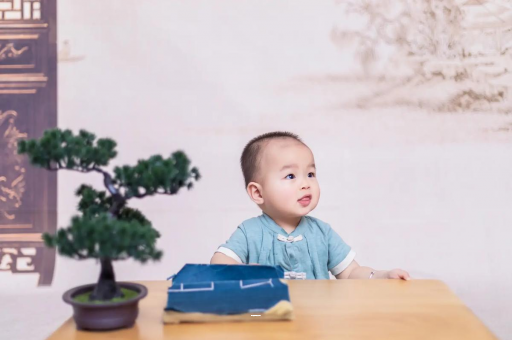 广州供卵包男孩五个月宝宝可以站吗